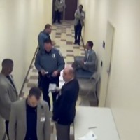 Justin Mills face aux policiers au Maryland Live Casino Justin Mills face aux policiers au Maryland Live Casino