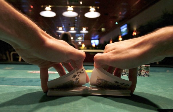 Tables électroniques au poker