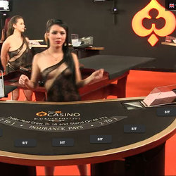 Croupiere de blackjack topless sur Pornhub Casino