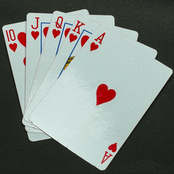 Une joueuse gagne 1,3 million de dollars au Poker 3 cartes