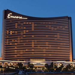 Un croupier de baccarat et des complices escroquent le Encore Harbor Boston casino