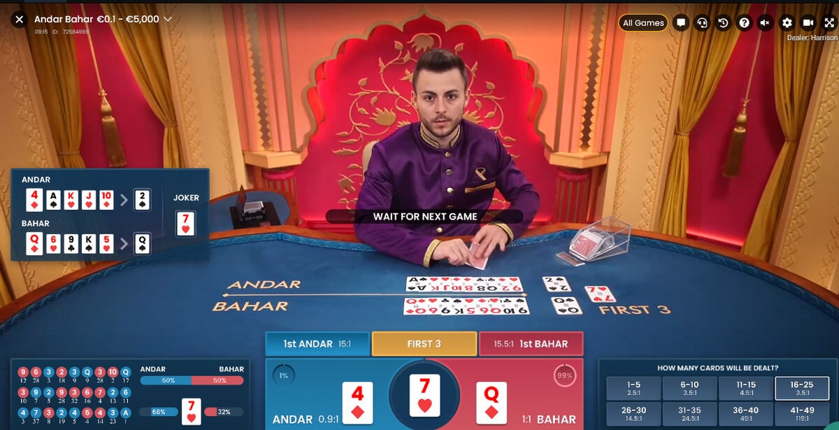 Croupier a une table de Andar Bahar dans un studio de Pragmatic Play Live Casino
