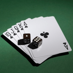 Un joueur gagne plus de 30000€ a une table ultimate poker au Paris Elysées Club