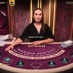 Croupière a une table de blackjack Pragmatic Play Live Casino