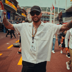 Neymar joue au poker dans un casino de Monaco