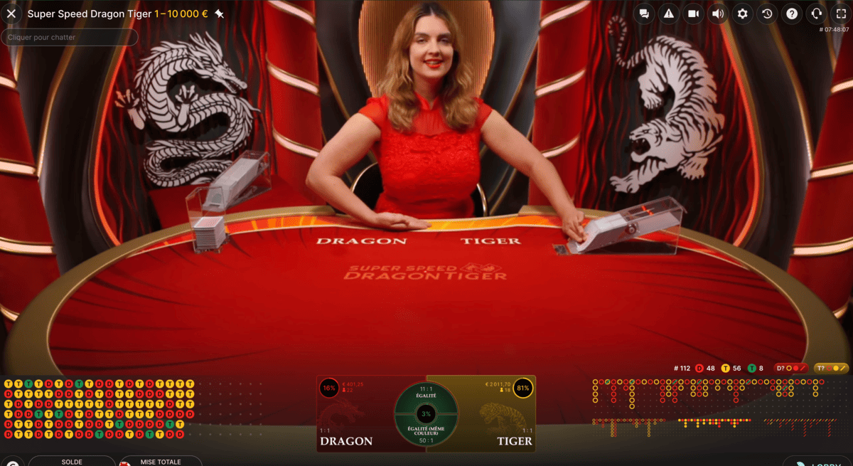 Croupiere en direct du jeu Super Speed Dragon Tiger
